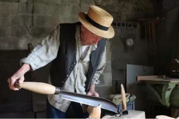 Rencontres avec derniers sabotiers de France