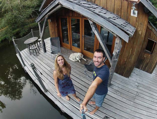 Dormir dans une cabane flottante en couple  famille ou entre amis