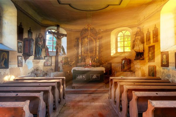Église Sainte-Croix à Poitiers un centre culturel vivant