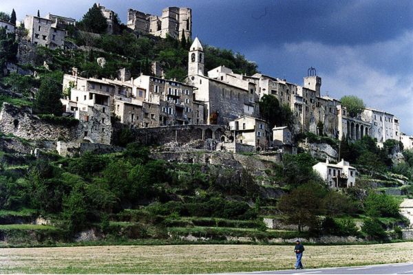 Montbrun-les-Bains dans la Drôme provençale