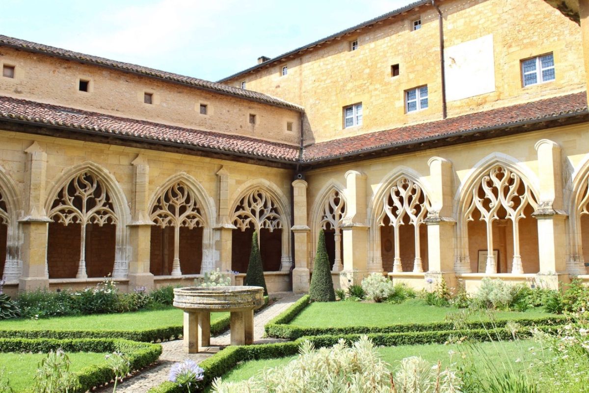 cloître en Dordogne