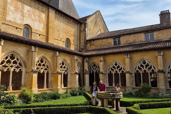 cloître en Dordogne