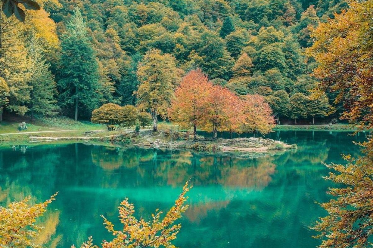 lac turquoise en Ariège