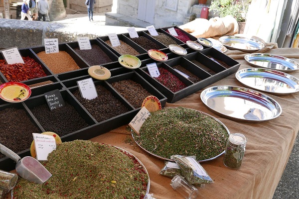 marchés de Provence séduisent encore