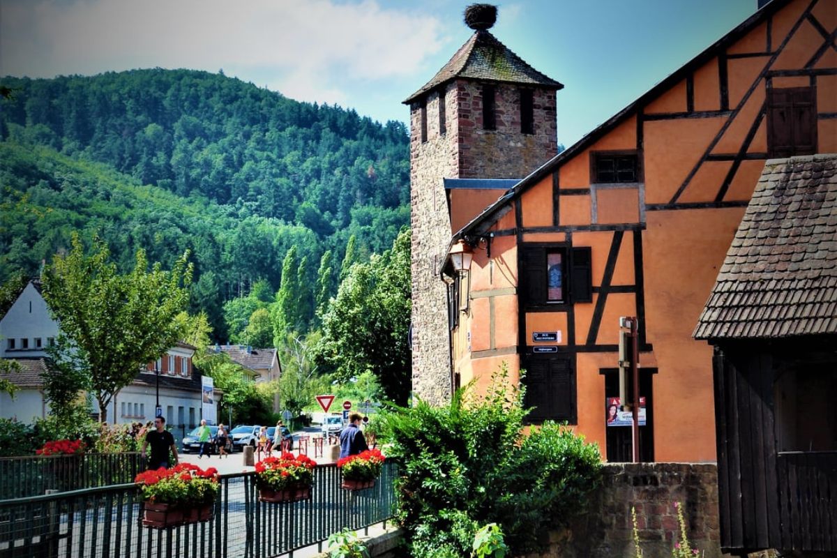 histoire gravée sur murs de Strasbourg