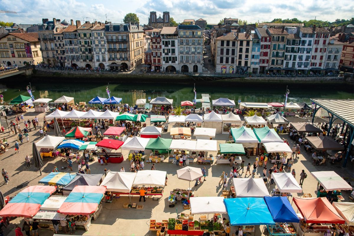 marché traditionnel à Bayonne