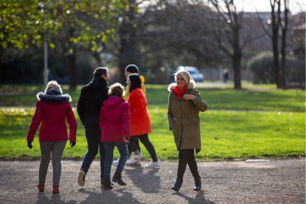 Traverser les passerelles piétonnes