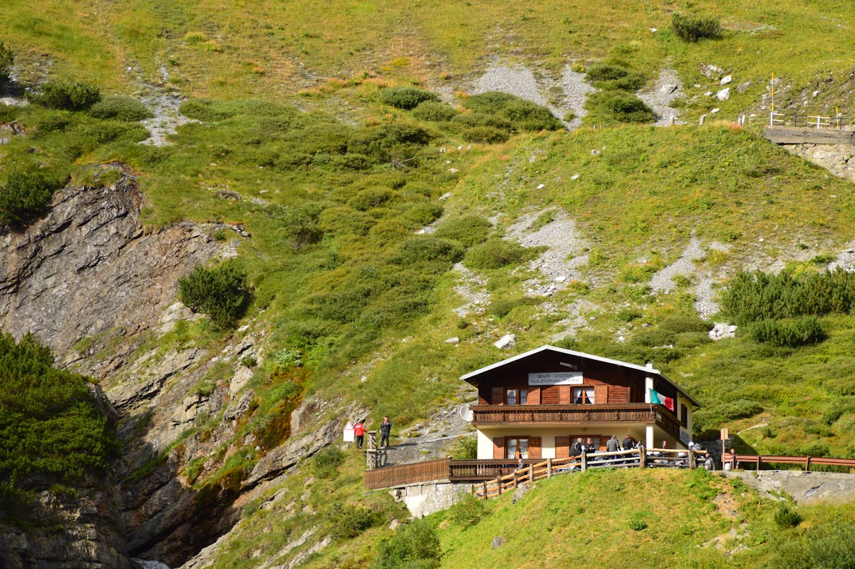 auberge isolée dans les Alpes du Sud