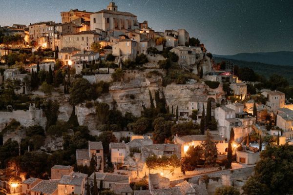 charme provençal Gordes au lever du soleil
