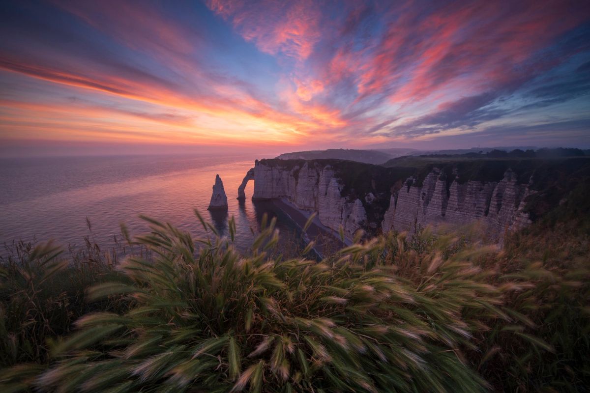 coucher du soleil sur les falaises d’Étretat