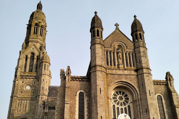 basilique de Saint-Laurent-sur-Sèvre