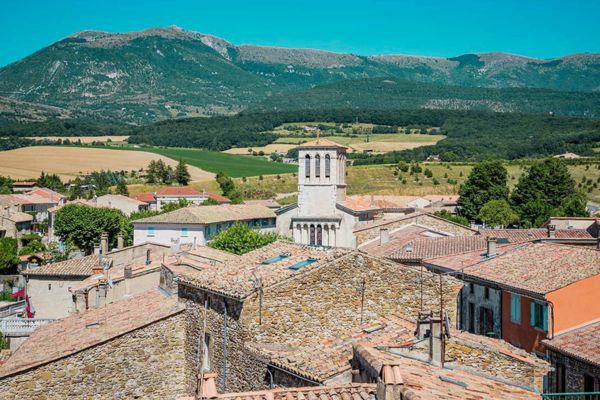 village de Bourdeaux